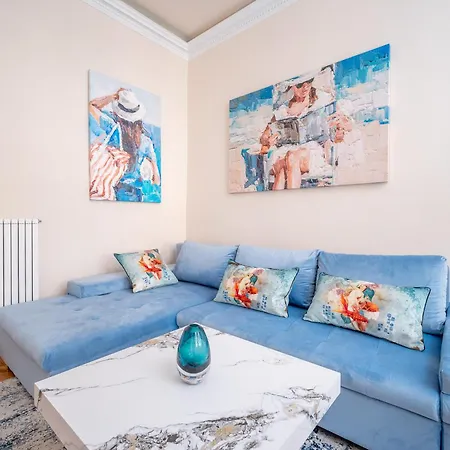 Garibaldi Luxury Apartment